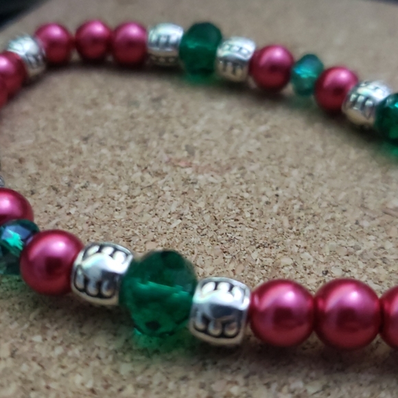 Handmade Candy Cane Christmas bracelet - Picture 6 of 6